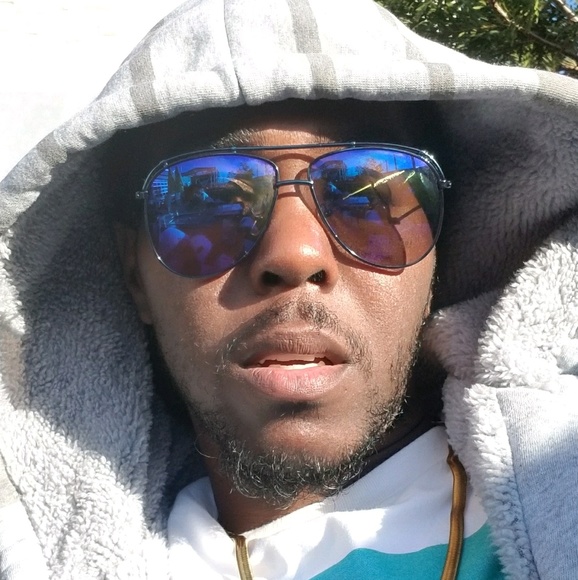 Profile Picture of Michael Samuels (@lando101) on Poshmark