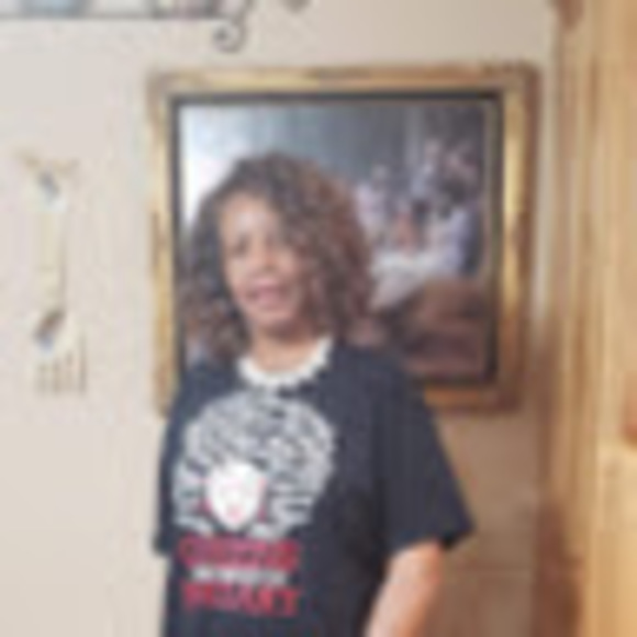 Profile Picture of Alice Miller (@tsstuff60) on Poshmark