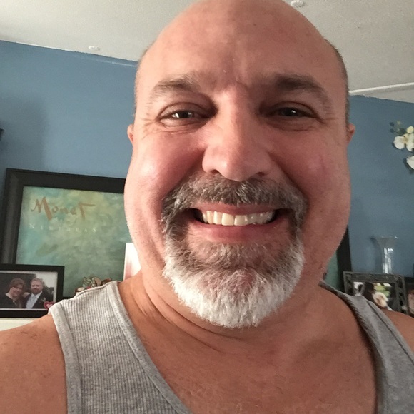 Profile Picture of Larry Leezer (@larry_leezer) on Poshmark