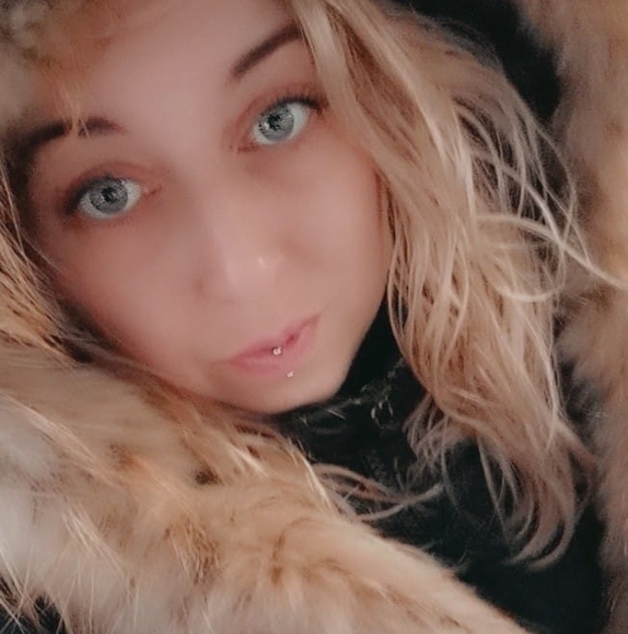 Profile Picture of Jessica Savaria (@sweety_jess6) on Poshmark