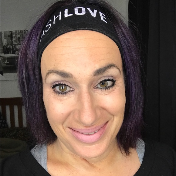 Lynne Finch - Poshmark Profile Picture of Lynne Finch (@lynnefinch) on Poshmark