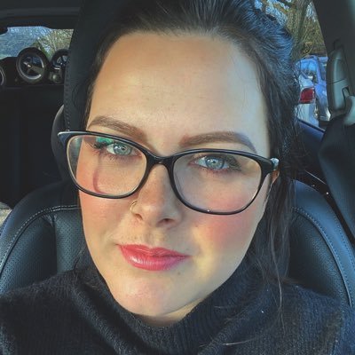 Profile Picture of Louise Anne Webb (@lawmakeup) on Twitter