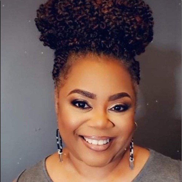 Profile Picture of Pamela Sampson (@pamelasampso631) on Poshmark