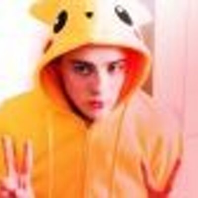 Profile Picture of Miranda Higgs (@Signeqzwe) on Twitter