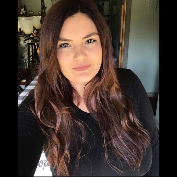 Profile Picture of Miranda Illingworth (@mirandaillingwo) on Poshmark