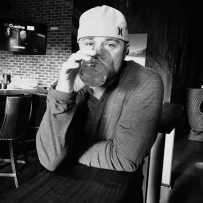 Profile Picture of Michael Aronhalt (@MichaelAron82nd) on Twitter