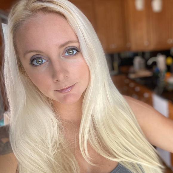 Profile Picture of Eva Mohrman (@evamohrman) on Poshmark