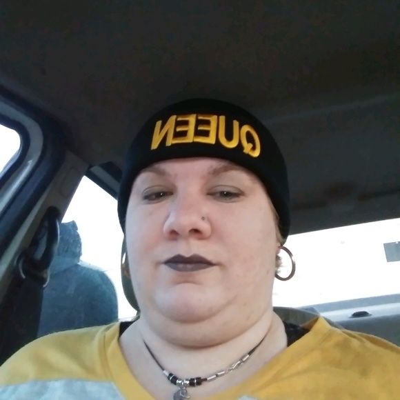 Profile Picture of Crystal Maulden (@crystalmaulden) on Poshmark