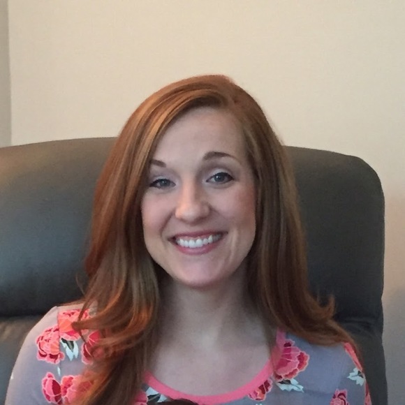 Profile Picture of Annalyn Tocci (@annalyntocci) on Poshmark