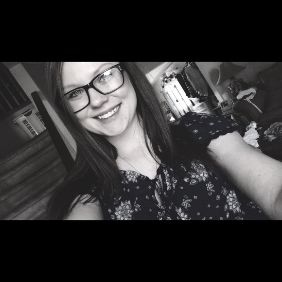 Kiley Sheard - Poshmark Profile Picture of Kiley Sheard (@kileysheard) on Poshmark