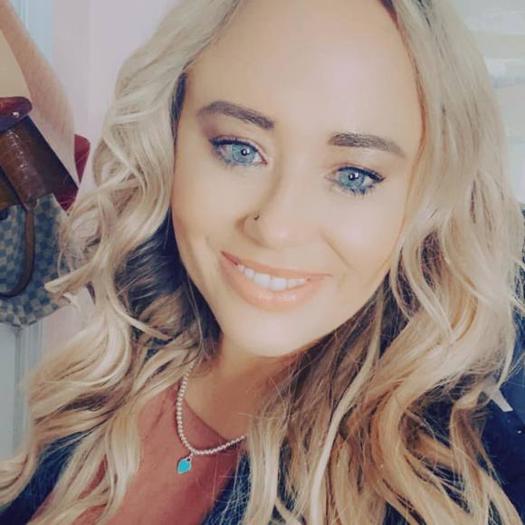 Profile Picture of Julia Keys (@juliabrooks1124) on Poshmark