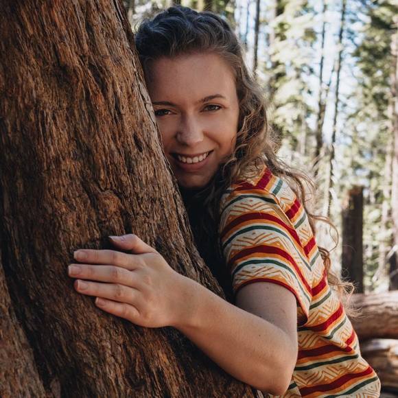 Profile Picture of Phoebe Mikalonis (@phoebemik) on Poshmark