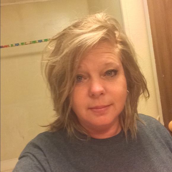 Profile Picture of Jennifer Burress (@jann03) on Poshmark