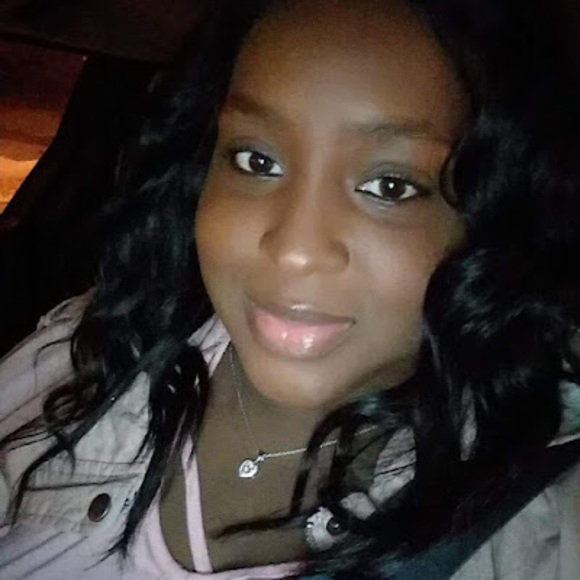 Profile Picture of Kayronda Ramos (@kayrondatowns) on Poshmark