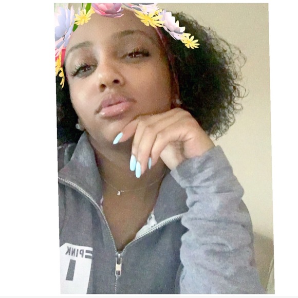 Profile Picture of Elaina Stewart (@lainaadanielle) on Poshmark