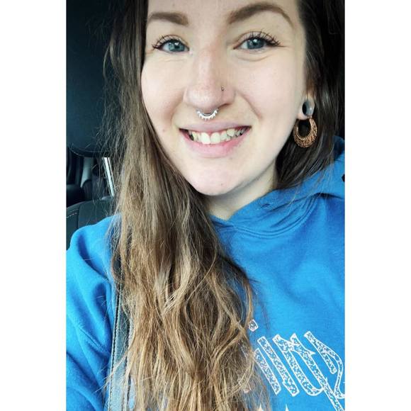 Profile Picture of Shannon Wood (@shaanananaaa) on Poshmark