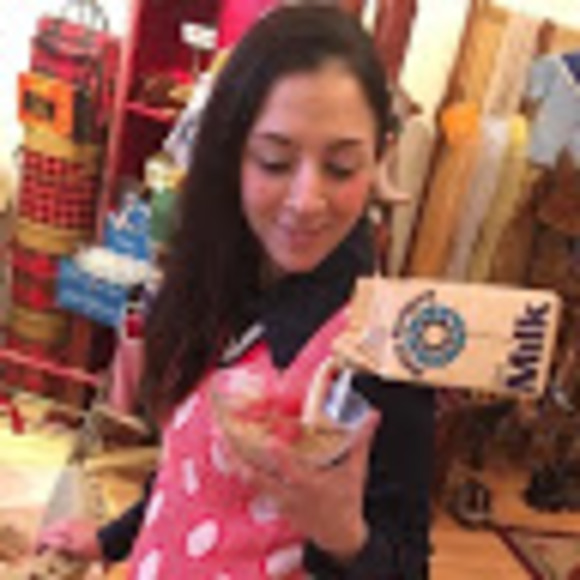 Profile Picture of Natalie Coolen (@thecoolenette) on Poshmark