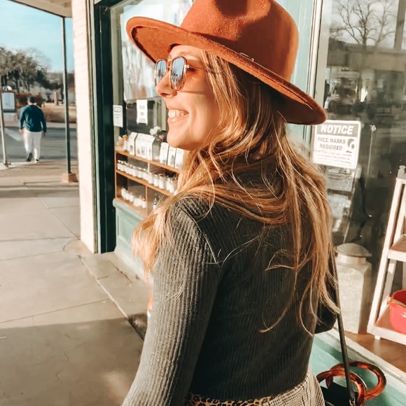 Profile Picture of Rachel Gawlik (@rachellorenn) on Poshmark
