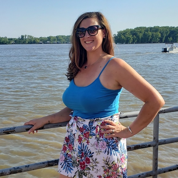 Profile Picture of Brandi Jones (@brandi1383) on Poshmark