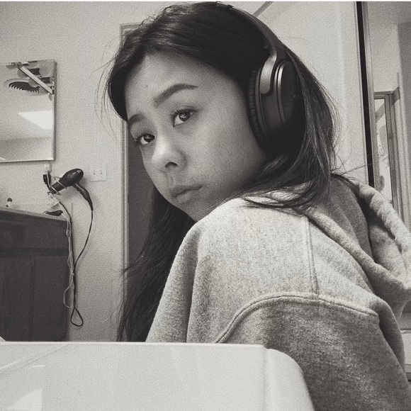 Profile Picture of Tiffany Chuang (@knotuself) on Poshmark