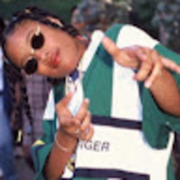 Profile Picture of Rianna Oakeley (@tgalriri) on Poshmark