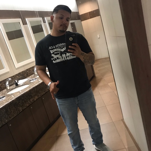 Profile Picture of David Mendoza (@djmendoza0011) on Poshmark