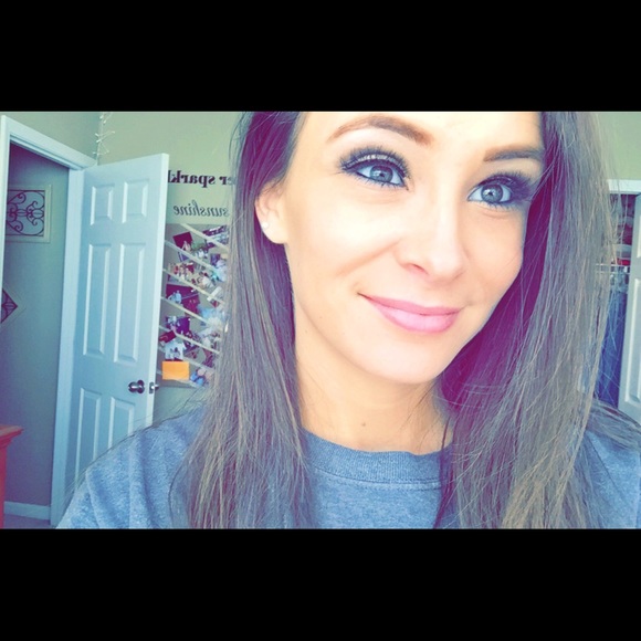 Profile Picture of Whitney Lucas (@whitneydlucas) on Poshmark