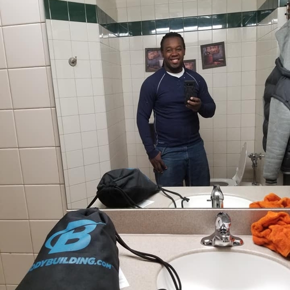 Profile Picture of Marlon Brown (@marlonbrown855) on Poshmark