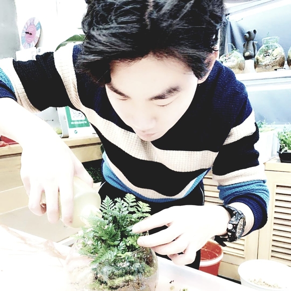 Profile Picture of George Cheng (@chengming2727) on Poshmark