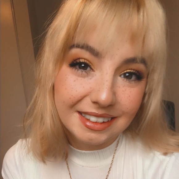 Profile Picture of Hannah-lucille Yates (@hannahlucy97) on Poshmark