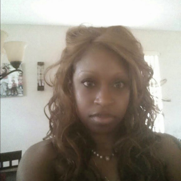 Profile Picture of Mishka Mishka (@michellemkw) on Poshmark