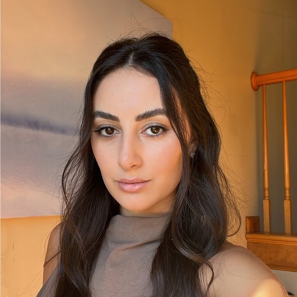 Profile Picture of Isabella Denaro (@idenaro) on Poshmark