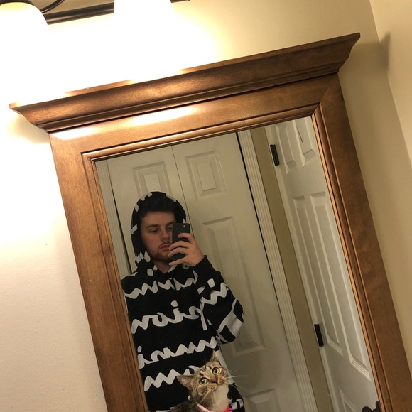 Profile Picture of Tyler Stephenson (@vestxl) on Poshmark