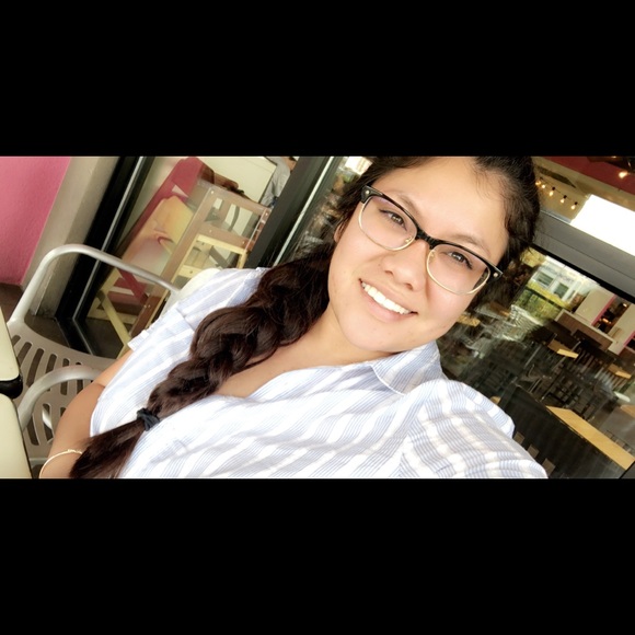 Profile Picture of Cassandra Lopez (@cassd2215) on Poshmark
