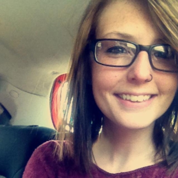 Profile Picture of Dakotah Bloedorn (@16bloedd) on Poshmark