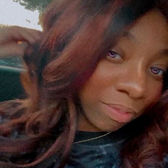 Profile Picture of Lakira Anderson (@lakiraanderson) on Poshmark