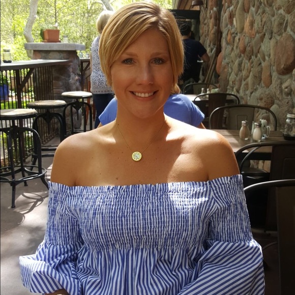 Profile Picture of Amy Thieman (@alt757) on Poshmark