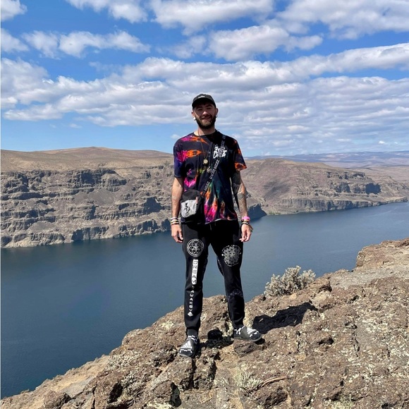 Profile Picture of Aaron Lachman (@flamtapz) on Poshmark