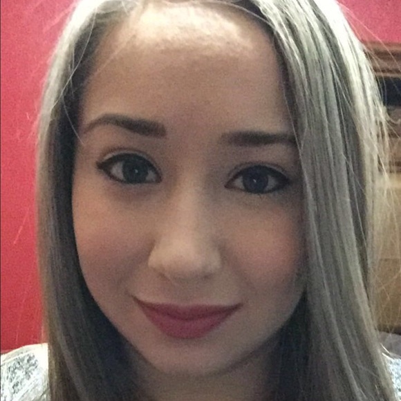 Profile Picture of Xenia Garcia (@xygarcia1) on Poshmark