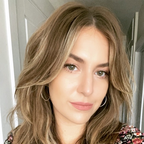 Profile Picture of Erika Muth (@desertairemotel) on Poshmark