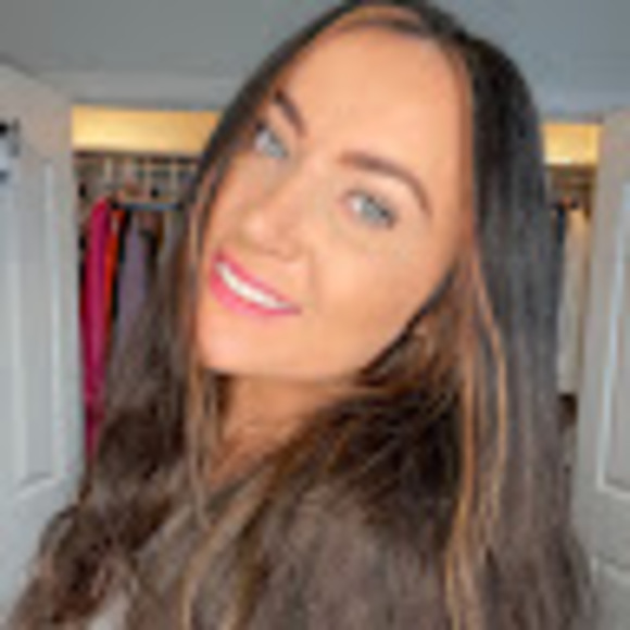 Profile Picture of Mickell Fowles (@mickellfowles) on Poshmark