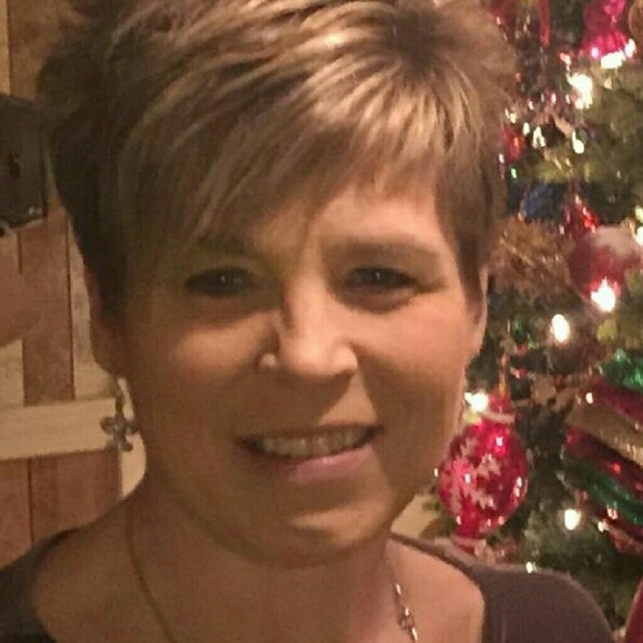 Profile Picture of Allison Day (@alliday) on Poshmark