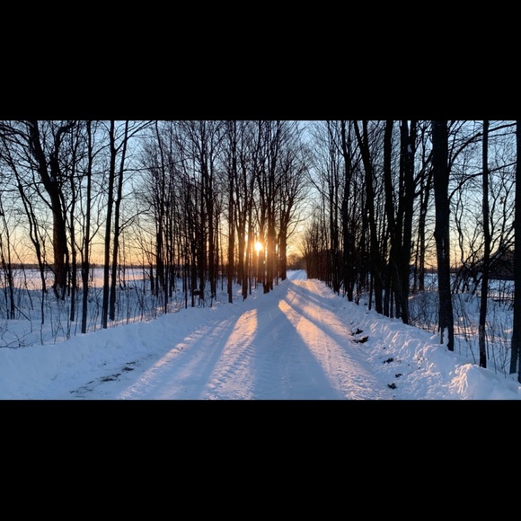 Profile Picture of Amanda Macklem (@amandamacklem) on Poshmark