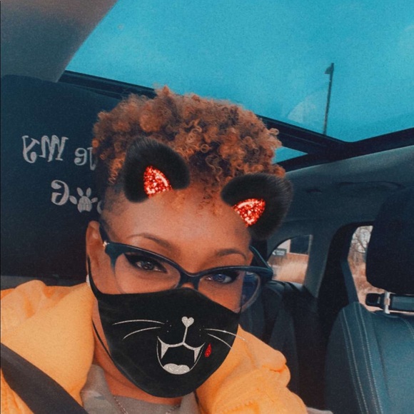 Profile Picture of Clarissa Ingram (@curlyc326) on Poshmark