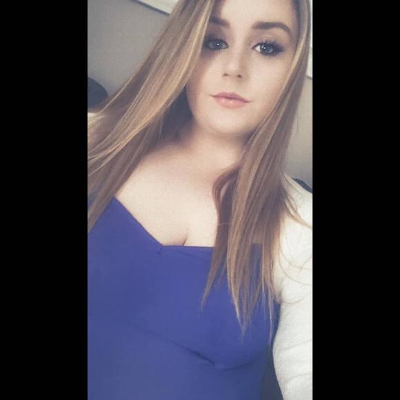 Profile Picture of Kelsie Wright (@kelsiemarieeee) on Poshmark