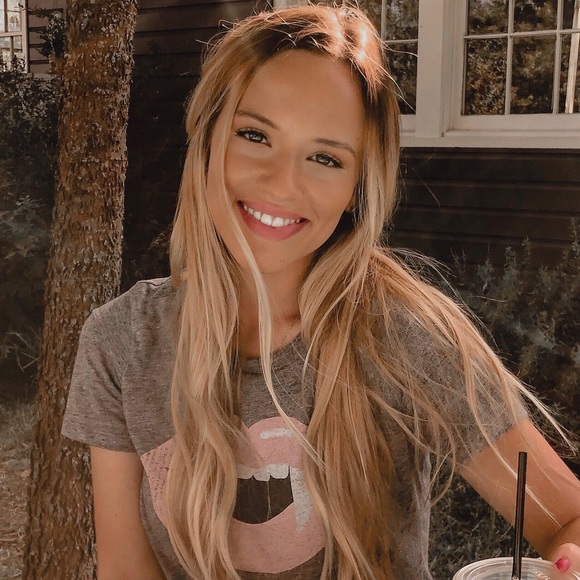 Profile Picture of Elizabeth Duffy (@babylizz) on Poshmark