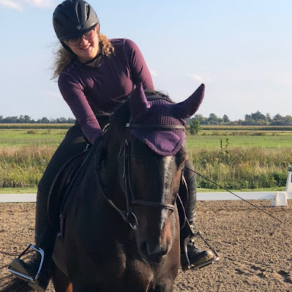 Profile Picture of Taya Lavictoire (@tayalavictoire) on Poshmark