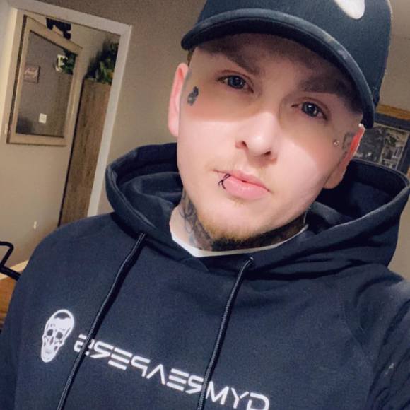 Profile Picture of Cody Riser (@codyriser) on Poshmark