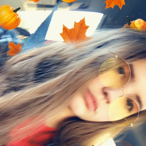 Profile Picture of Kristina Rabinski (@k_rabinski) on Poshmark