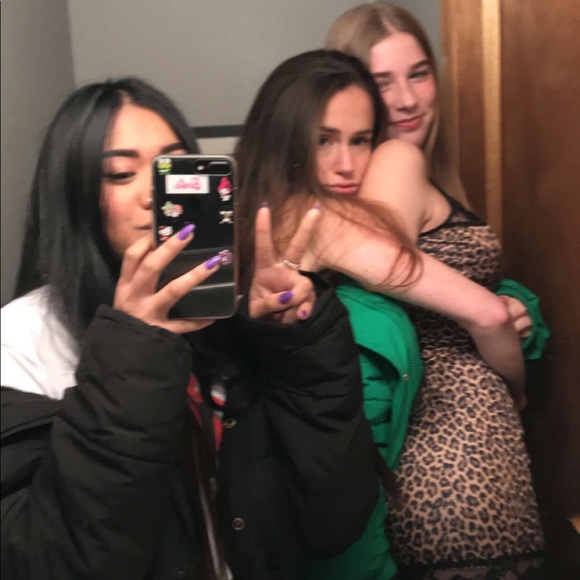 Profile Picture of Meg Deneffe (@megdeneffe) on Poshmark